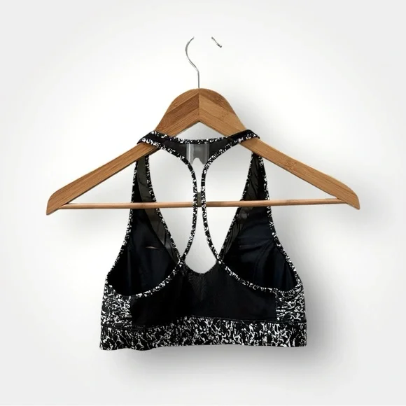 Women’s Lululemon Black and White Mesh Sports Bra! Size 6! - Picture 6 of 6
